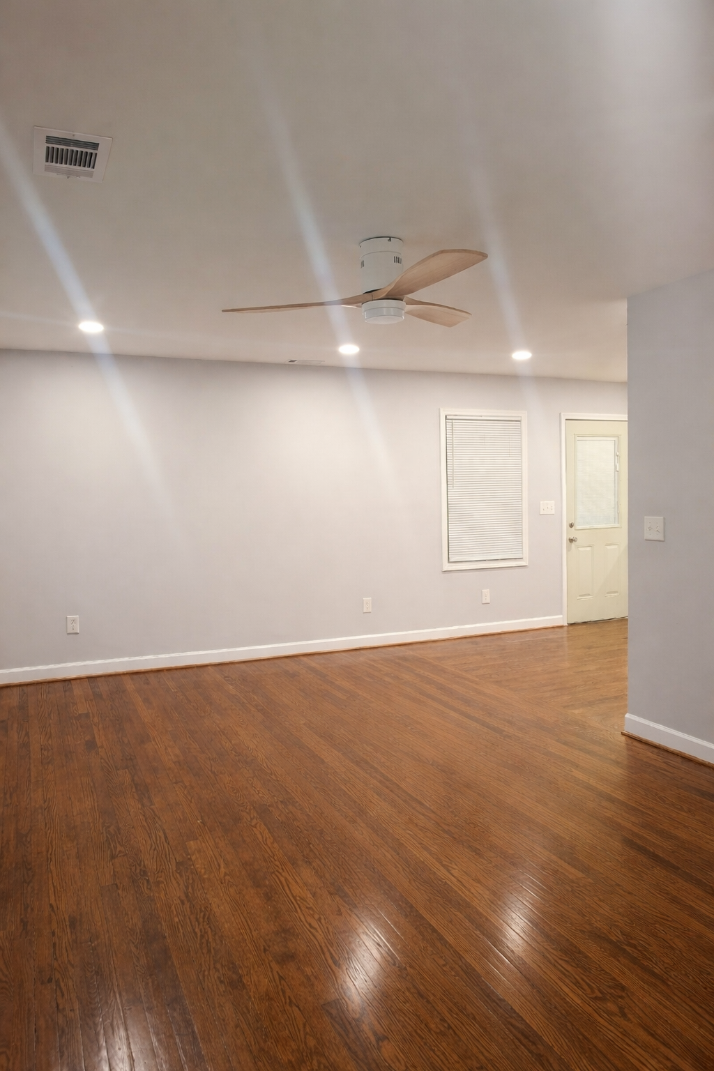 Private Bedroom – Shared Bathroom